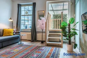 Cozy two-room city center apartment with garden - Image 5