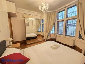 Original Trafalgar Square Apartment near Buckingham Palace - Image 3