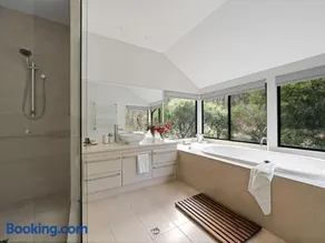 Jarrah Grove Forest Retreat - Adults Only Luxury Chalet - Image 3