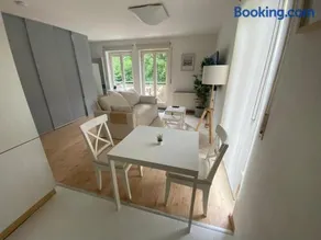 Stilvolles Apartment mit Balkon, Küche & Parkplatz - Waldstetten Zentrum - Image 1