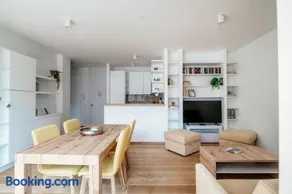 Palace Apartment by Quokka 360 - Comfortable Stay Close to Lugano Lido - Image 1
