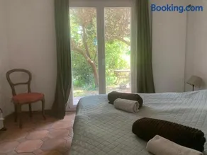GOLDEN HILL Quiet Spacious Rooms, Garden, Shared Kitchen - Image 2