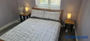 Double B&B Room in Southwater with Private Bathroom and Parking - Image 2