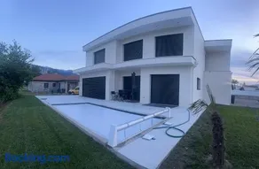 Le Grand Champ, piscine et jacuzzi partagée - Image 2