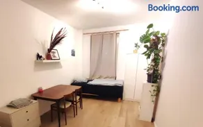 3 Floor XXL House, 7 Rooms, 2 Kitchen, 15 Minutes to Frankfurt, Washing Machine - Image 2