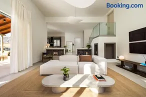 Villa Phoenix w Private Pool, Hammam & Sauna - Image 2