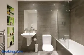 Redhill - Modern 1 Bedroom Apartment by Mobius Property - Image 5