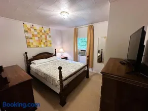 Grammie's Cozy Lakefront Cabin - Image 3