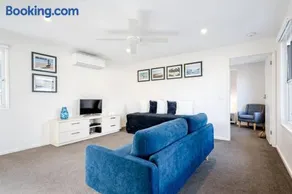 Ocean Grove Beach House 2 - Pets - Late checkout - Accessible - Image 2
