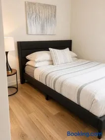 Central 1BR Condo in Sidney Near Airport & Shops - Image 2