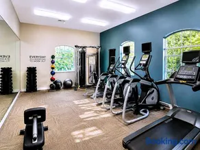 Private Room & Bath in Shared Apartment Near Marina with Gym Pool Sauna - Image 1