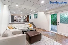 FIFA Ready 3 bedrooms Family Vacation Home in North Van - Image 4
