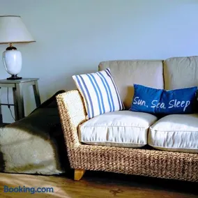 5, Sandleigh Apartment - Image 3