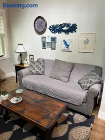 Cozy Lake Cottage - Image 4
