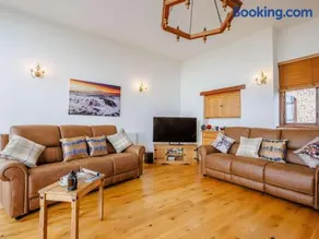 5 Bed in Holsworthy oc-89900 - Image 4