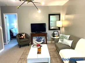 Superb Spacious Loft Old Toronto near Distillery District - Image 5