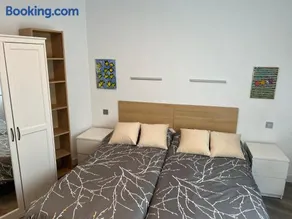 Casa Boutique en Pozuelo con 8 habitaciones y 4 baños compartidos - Image 3