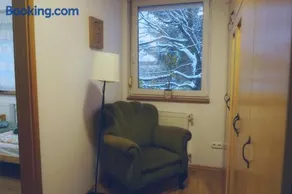 Különálló ház, ősfás, meditációra alkalmas kertben, saját kocsibeállóval - Image 3