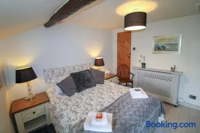 Milldam Cottage a characterful cottage in an elevated location above Coniston with walks from the door - Image 4