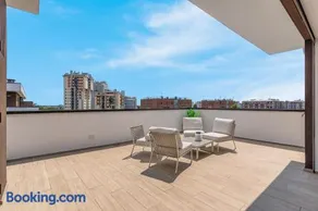 Airy Apartments with Balcony & Garage by NDP rent - Image 4