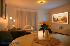 Tranquil Parkside Apartment in Glenelg North - Image 2