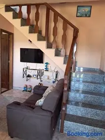 Casa com quintal, churrasqueira, 300 metros da praia de Cordeirinho, vaga de garagem para 2 carros, capacidade para 6 hóspedes e ônibus de graça - Image 3