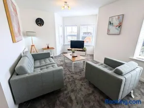 2 Bedroom Modern Apartment With Private Parking - Image 3