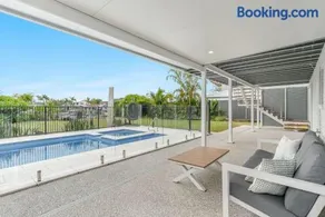 Sunset Waters - Waterfront with Pool - Holiday Yamba - Image 1