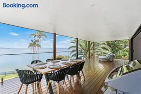 Panoramic Lakefront 6 BDRM Villa - Image 3