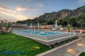 Foneas Bay Villa - Image 2