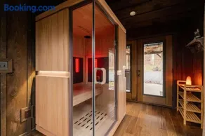 Home with Sauna & Hot Tub & Lake Access - Image 2