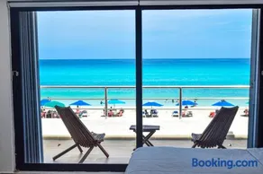 Villa frente al mar a pasos de La Isla Cancún - Image 1