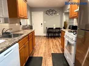 Chicago 1BR Free Parking, Near Transit And Dining - Image 2