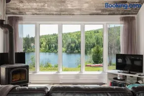 Chalet Bouleau, Spa, Lac, foyer - Image 1