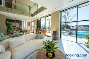 Azura Villa with Pool Sauna Jacuzzi - Image 3