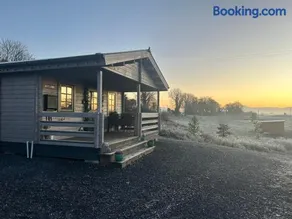 LITTLE ROCK RETREAT Log Cabin with Hot Tub - Image 2