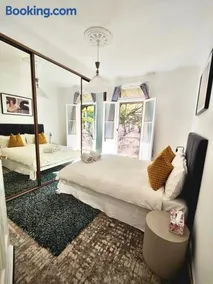 2Min Walk to Newtown Station Big Homestay Room with Private Balcony - Image 2