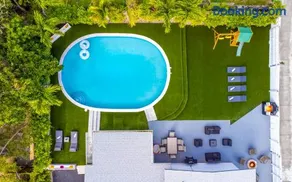 The Glow House w Cinema, Disco, Pool, BBQ, 9 beds - Image 1