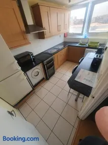 "Snooze Central" - Live above Nottinghams Largest Shopping Centre - City Centre Apartments in Victoria Centre Shopping Centre with full Kitchen in Milton Street - most Central Location next to Hilton Hotel - Parking for Cars or Vans from Five Pounds a day - Image 3