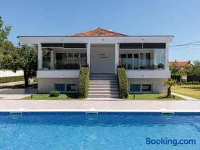 Villa in Galovac with Pool near Zadar - Image 1