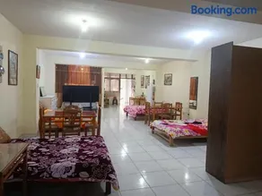 Entire House 2 Floors Free Airport Pickup - Image 1