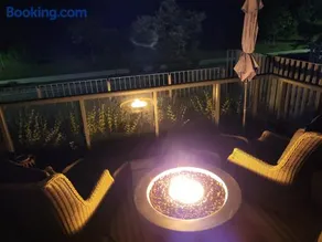 Nature trail view with cozy patio and firetable - Image 1