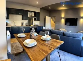 Spacious 2BR Duplex near Loughborough University Sleeps 6 - Image 5