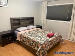 Peaceful Master bedroom 20 min drive from airport - Image 1