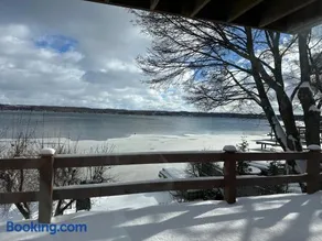 Lakeside Bliss - private waterfront home - Image 2