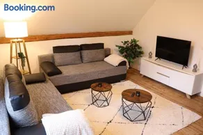 charmantes Apartment mit voll ausgestatteter Küche, Kingsize-Betten, Billard & Tischkicker - Image 2