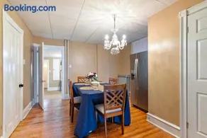 Candlelight Chamber - Private Room with Shared Space - Image 3