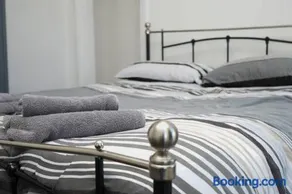 Hullidays - University Side Lg 4 bed House - Image 3