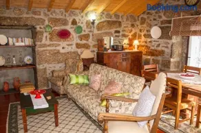 Spacious Family House in Nogueira with Garden - Image 2