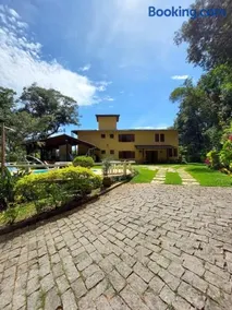 Piscina Aquecida, 5 Suítes, Ampla Área Externa e Trilha até o Ribeirão - Image 4